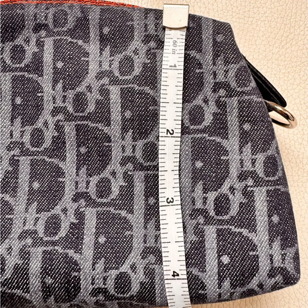 💯 CHRISTIAN DIOR
Blue Trotter Denim Flight Cosmetic Pouch - Picture 12 of 16